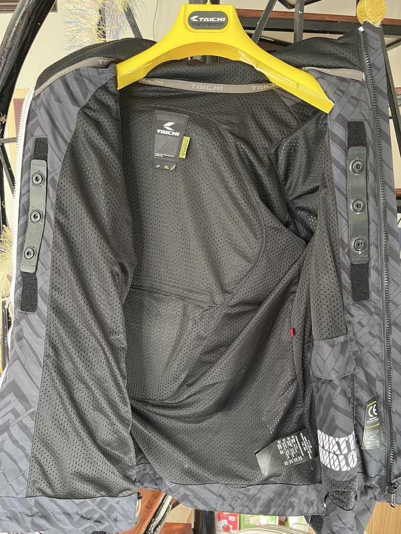 Rs- Taichi riding jacket (Category: Other Sports Equipment and Supplies) located in Rizal. Submitted by angelo.12 (Listing ID 1464598663, Image 3). Description: Rs-Taichi RSJ 321 Riding Jacket Padded back and elbow(removable) With hood(removable) Size XL 💯% Authentic Original From Japan.