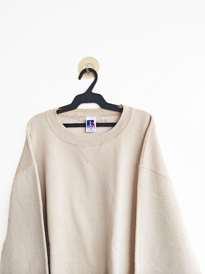 Russell Athletic Crewneck (Category: Coats, Jackets and Outerwear) located in Imus. Submitted by valentino.bros. (Listing ID 1464674634, Image 3). Description: .