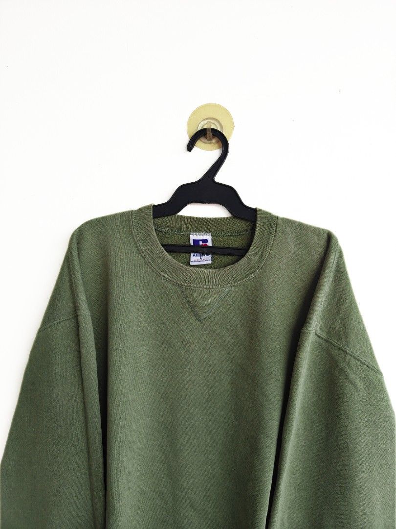 Russell Athletic Crewneck (Category: Coats, Jackets and Outerwear) located in Imus. Submitted by valentino.bros. (Listing ID 1464674821, Image 3). Description: .
