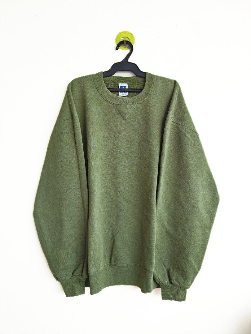 Russell Athletic Crewneck (Category: Coats, Jackets and Outerwear) located in Imus. Submitted by valentino.bros. (Listing ID 1464674821, Image 1). Description: .