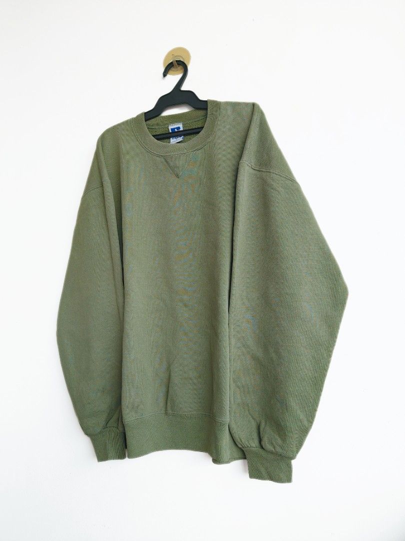 Russell Athletic Crewneck (Category: Coats, Jackets and Outerwear) located in Imus. Submitted by valentino.bros. (Listing ID 1464674821, Image 2). Description: .