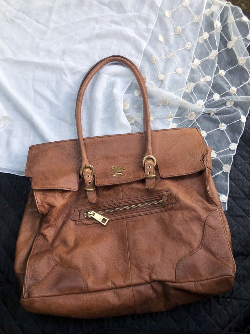 Salad Brown Leather Tote Bag (Category: Tote Bags) located in Baguio. Submitted by mekabee_moon (Listing ID 1464613757, Image 1). Description: - Brand: Salad - Material: Brown Leather - Exterior: Front zip pocket - Interior: Zip pocket, branded lining - Hardware: Gold details - Features: Sturdy handles, worn-in leather look - Ideal for: Everyday use large size .
