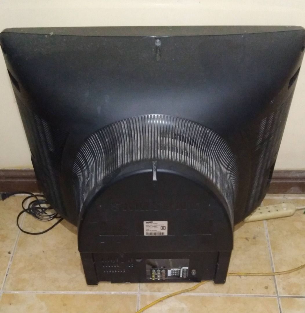 Samsung CS-29Z58M5 Television (Category: TV) located in San Pedro. Submitted by mabosa (Listing ID 1464615659, Image 2). Description: - Samsung TV Model: CS-29Z58M5 (29") - Working condition - Control via side panel (remote control with issue) - Origin: Made in Vietnam - Power Input: AC100-240V, 50/60Hz - Power Consumption: 140W - Please check photos for detailed condition. - Pick only (very heavy) at buyer's cost, no more box.