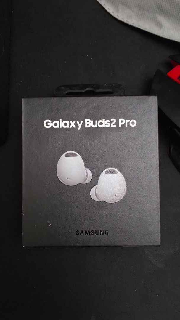 Samsung Galaxy Buds2 Pro (Category: Earphones) located in Makati City. Submitted by jirojarin (Listing ID 1464589218, Image 1). Description: No Issue. Inclusions: - Original Box - Hard Protective Case - Original Charging Case.