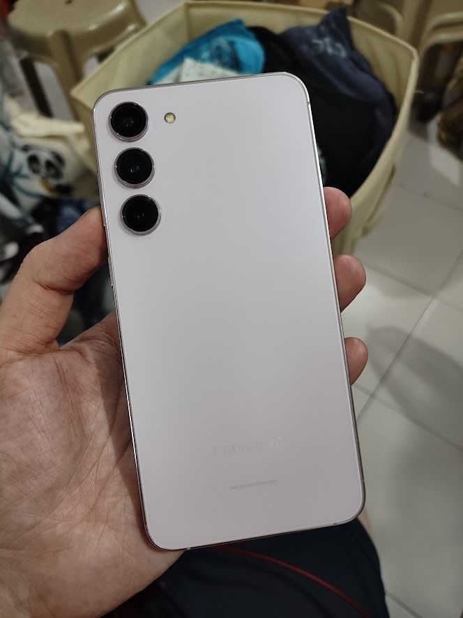 Samsung Galaxy S23+ Plus 512GB (Category: Other Mobile & Gadget Accessories) located in Quezon City. Submitted by Mr.Skyler (Listing ID 1464570674, Image 2). Description: MAGBASA MUNA BAGO INQUIRE FOR ONLY 11.3K PRICE 512GB VARIANT MATAAS NA STORAGE 12GB RAM FLAGSHIP PHONE ORIG SRP IS 50K SLIGHT ISSUE IS CURRENTLY HAVE 3 LINES UNG ISA NASA PINAKA SIDE PA CHECK UPLOADED PICS DI NKAKA APEKTO SA PERFORMANCE. BAWAL SA MASELAN AT MAAYOS NAGAGAMIT UNG 
