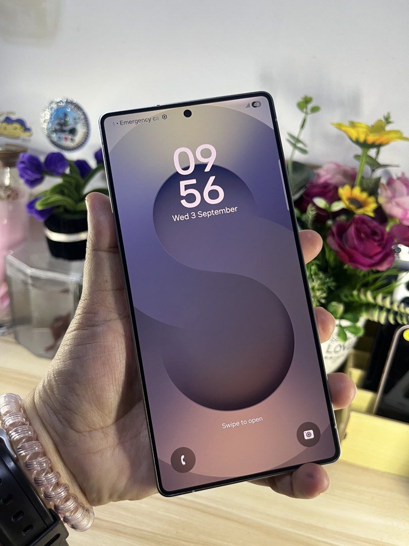 Samsung S25 Ultra Brandnew (Category: Samsung) located in Quezon City. Submitted by lhensdcruz0626 (Listing ID 1464681338, Image 3). Description: Wow 🤩 SOBRANG GANDA pala talga nito Samsung S25 Ultra 256gb 🥰😍 Titanium Silverblue Premium 2025 flagship 6.8 inches screen 200mp camera can zoom in 100x 5000mah battery Comes with original box cable and free original adaptor Brandnew Open box only.