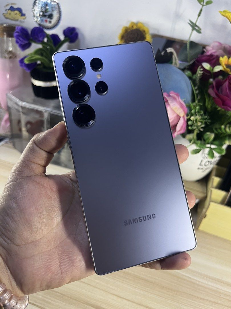 Samsung S25 Ultra Brandnew (Category: Samsung) located in Quezon City. Submitted by lhensdcruz0626 (Listing ID 1464681338, Image 2). Description: Wow 🤩 SOBRANG GANDA pala talga nito Samsung S25 Ultra 256gb 🥰😍 Titanium Silverblue Premium 2025 flagship 6.8 inches screen 200mp camera can zoom in 100x 5000mah battery Comes with original box cable and free original adaptor Brandnew Open box only.