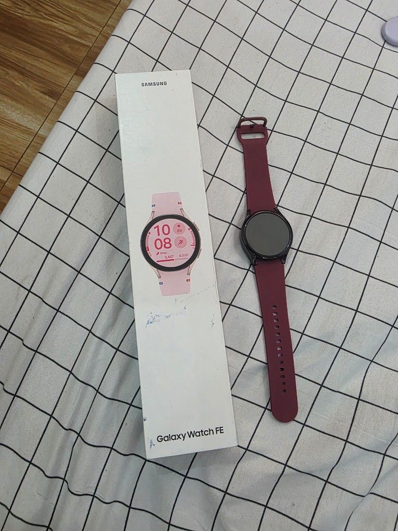 Samsung Watch Fe 40 MM Pink (Category: Wearables & Smart Watches) located in Valenzuela. Submitted by chiica.29 (Listing ID 1464635481, Image 2). Description: for sale. di nagamit. inopen lang. .