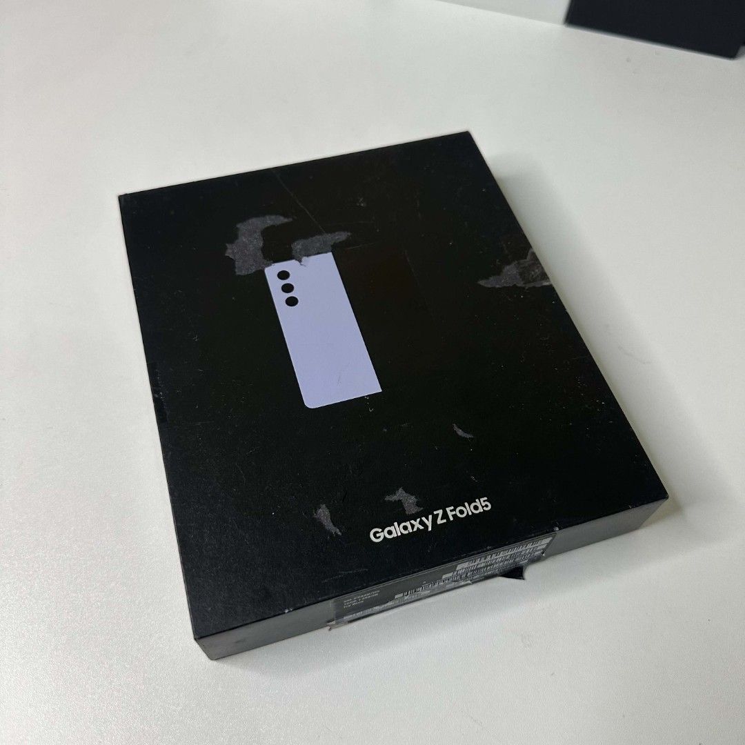 Samsung ZFold 5 (Category: Samsung) located in Manila. Submitted by ryan_cos (Listing ID 1464623076, Image 3). Description: NO ISSUE NOT USED - UNSEALED ONLY.