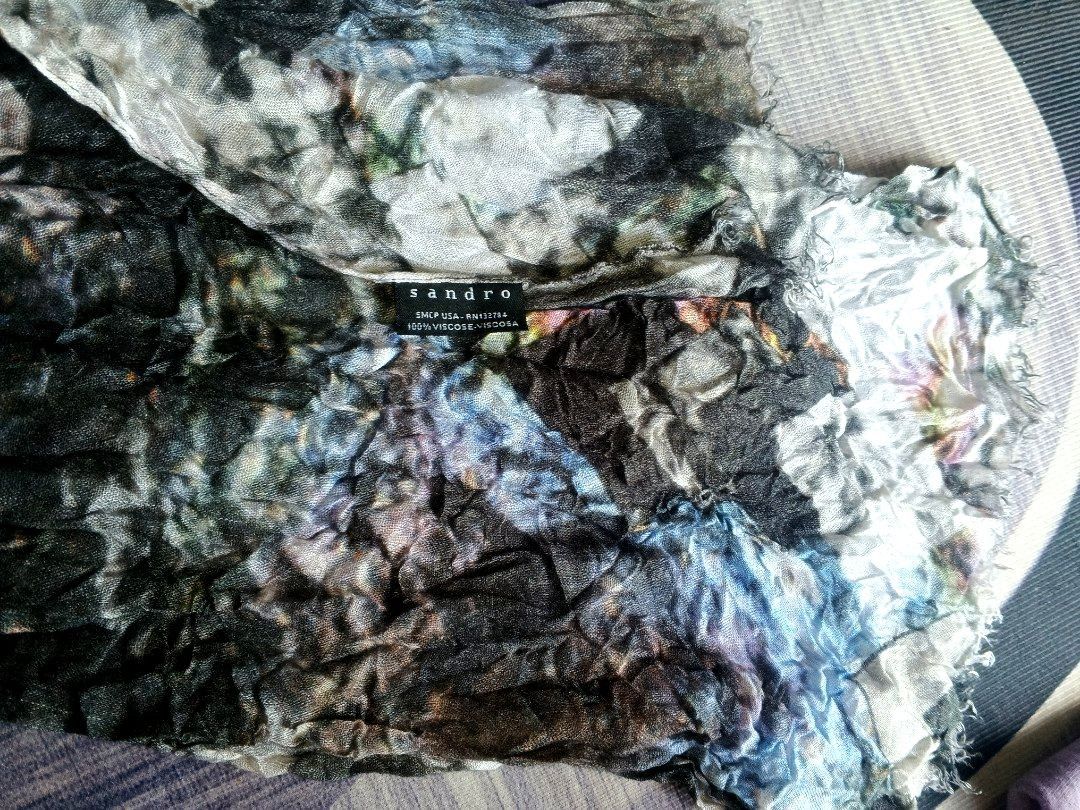 Sandro Galaxy Geo Print SCARF (Category: Luxury Accessories) located in Manila. Submitted by icamalicdem29 (Listing ID 1464609031, Image 3). Description: abstract floral crinkle-effect scarf featuring a mixed collage pattern of black, white, blue, and earth tones.• Composition: As shown on the fabric label, it is made of 100% Viscose (Viscosa). • Texture: It has a crinkled, gauzy texture with a lightly frayed edge finish, making it a highly breat