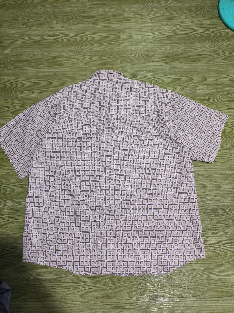 Sean John Y2K Button Down Polo (Category: Tshirts & Polo Shirts ) located in Manila. Submitted by _hayashiguntaru (Listing ID 1464694804, Image 3). Description: Excellent Condition No Issue Size: 2XL Dimes: 27x32.