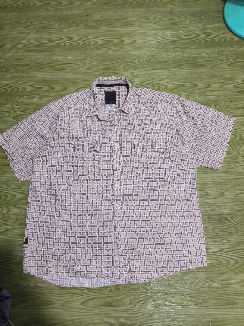 Sean John Y2K Button Down Polo (Category: Tshirts & Polo Shirts ) located in Manila. Submitted by _hayashiguntaru (Listing ID 1464694804, Image 1). Description: Excellent Condition No Issue Size: 2XL Dimes: 27x32.