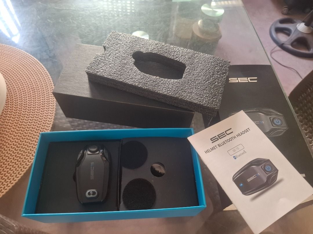 SEC T5 Helmet Bluetooth Intercom (Category: Headphones & Headsets) located in Caloocan City. Submitted by jatrix (Listing ID 1464664350, Image 2). Description: Baka may gusto with Box & manual pa yan. Bilan nyo na lang ng charger na wire. Na misplace nun naitabi. - SEC T5 Helmet Bluetooth Intercom - Connects for calls and music - Easy to install - Includes original packaging and manual - Perfect for motorcycle rides 2.3k.