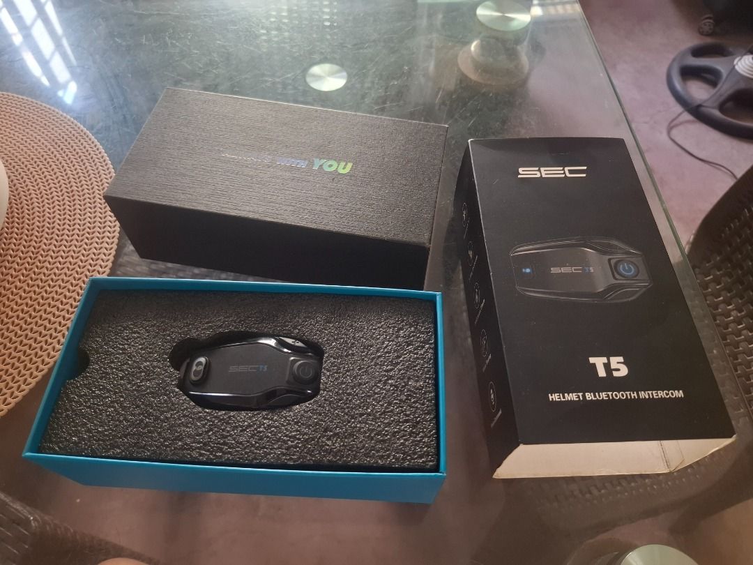 SEC T5 Helmet Bluetooth Intercom (Category: Headphones & Headsets) located in Caloocan City. Submitted by jatrix (Listing ID 1464664350, Image 3). Description: Baka may gusto with Box & manual pa yan. Bilan nyo na lang ng charger na wire. Na misplace nun naitabi. - SEC T5 Helmet Bluetooth Intercom - Connects for calls and music - Easy to install - Includes original packaging and manual - Perfect for motorcycle rides 2.3k.