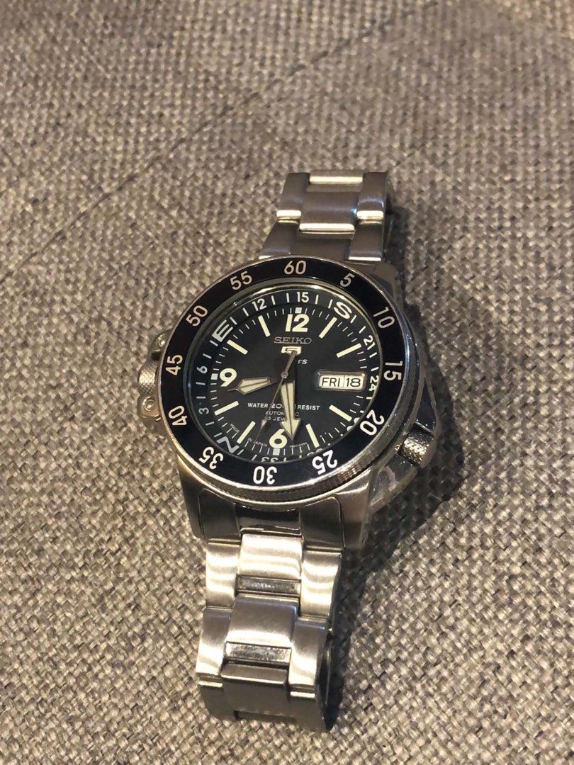 Seiko 5 Sports Automatic Watch (Category: Men's Watches) located in Manila. Submitted by zhurimm (Listing ID 1464739204, Image 3). Description: Authentic made in Japan RARE discontinued model Automatic movement Calibre (7s36-01E0) Luminous hands & marker Rotation Bezel & Map meter Case size: 42mm Lug size: 22mm Day Date display Blue Dial 200m water resistant Stainless steel 9/10 condition Good running condition Complete with box, tags, extra link