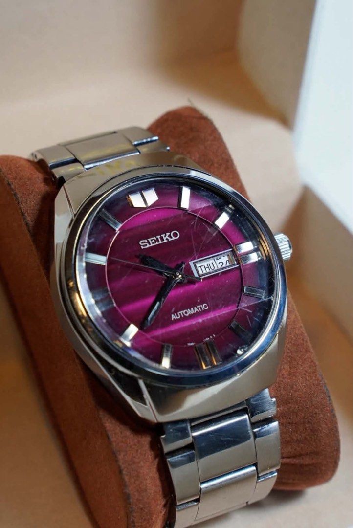 SEIKO 7S26-04C0 (Category: Men's Watches) located in San Fernando. Submitted by andrewalex77489 (Listing ID 1464735307, Image 3). Description: NEGO!!! Red dial 40mm Newly Polished Newly Serviced Issue: Slight crack on glass .