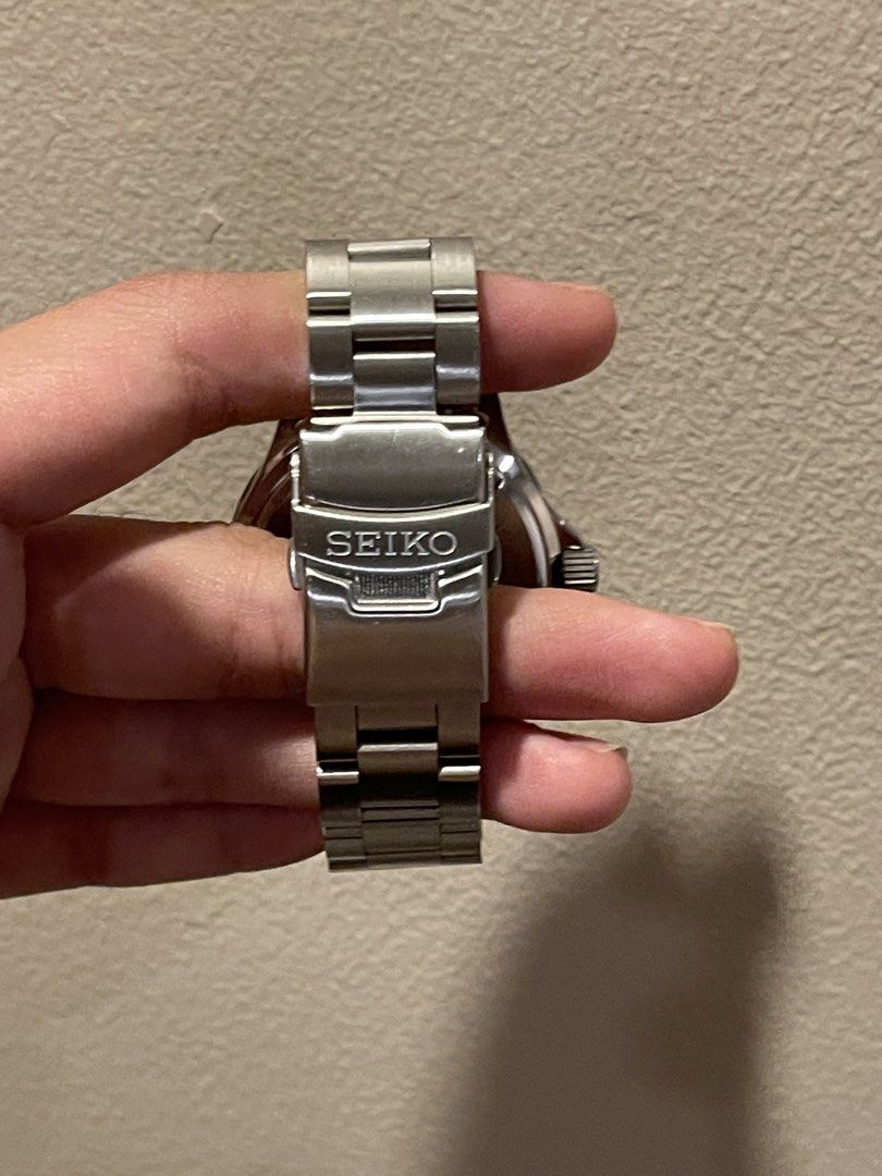 Seiko szev014 Solar Dive Watch (Category: Men's Watches) located in Manila. Submitted by le016392 (Listing ID 1464759476, Image 3). Description: - Authentic Seiko Solar Dive Watch - model: szev014 (Only one in the Philippines) - Powered by Seiko V157 solar movement (Made in Japan - never needs a battery change!) - Water-resistant up to 10 bar / 100 meters - Case back details: Serial number 000166, Movement ref. V157-HADO - inclusions: box and pap