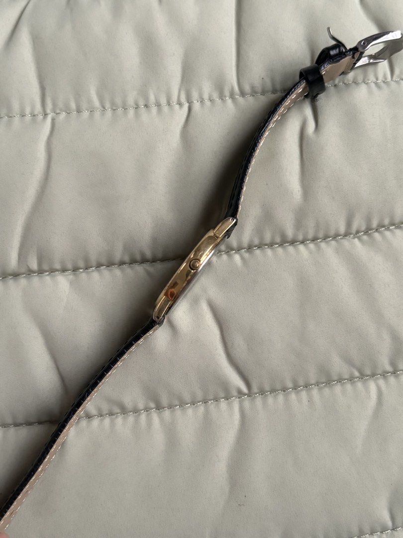 Seiko vintage quartz (Category: Women's Watches) located in Macabebe. Submitted by _tiffanylopez (Listing ID 1464572629, Image 2). Description: Seiko vintage quartz 10/10 orig color 32mm.