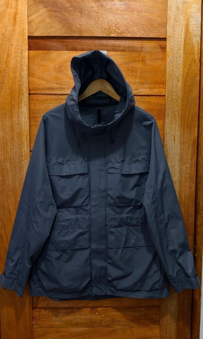 SELECTED HOMME PARKA JACKET (GRAY) (Category: Coats, Jackets and Outerwear) located in Tabuk. Submitted by gooddropsofficial (Listing ID 1464639467, Image 2). Description: SELECTED HOMME PARKA JACKET (GRAY) WATER PROOF / WEATHER PROOF / GORE-TEX TYPE ▪️WIDTH: 23.5" ▪️LENGTH: 32" ▪️SIZE: LARGE FIT ▪️COLOR RATE: GOOD AS NEW ▪️CONDITION: GOOD AS NEW ▪️ISSUE: NONE ▪️WASHED AND READY TO USE.
