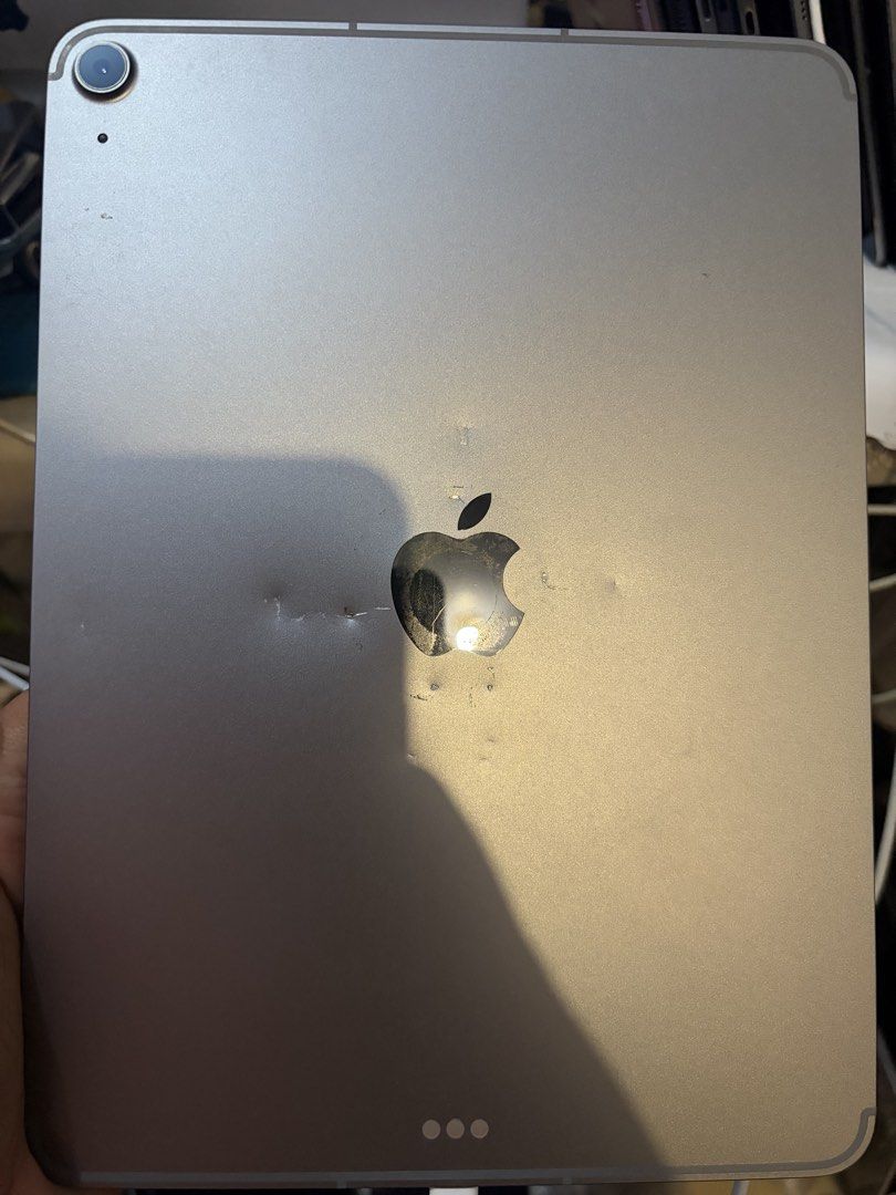 Sell! iPad Air 7th M3 chip 128gb cellular (Category: iPad) located in Pasig City. Submitted by hanzomar24 (Listing ID 1464718065, Image 2). Description: Dent due to case Unit only.