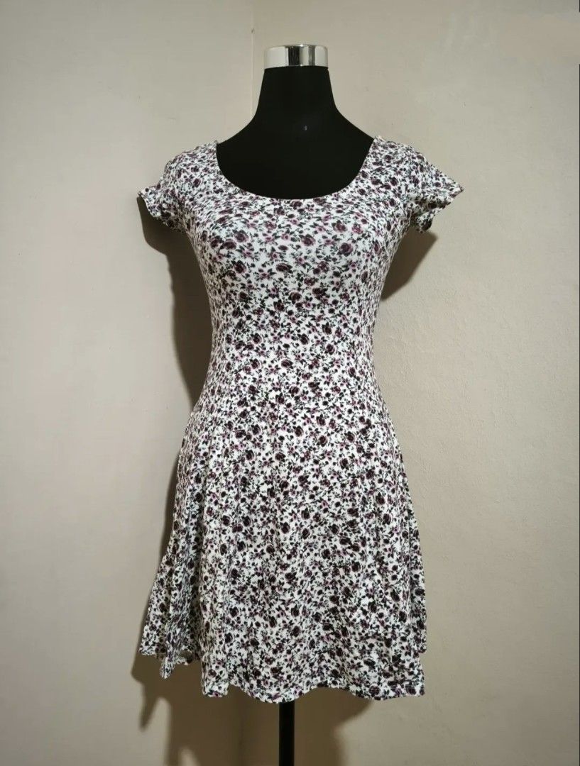 Sexy back floral dress (Category: Dresses) located in Manila. Submitted by wearforce (Listing ID 1464584730, Image 1). Description: Floral sexy back dress brand: Garage can fit M-L good condition no issues color rate 9/10 170 + sf.