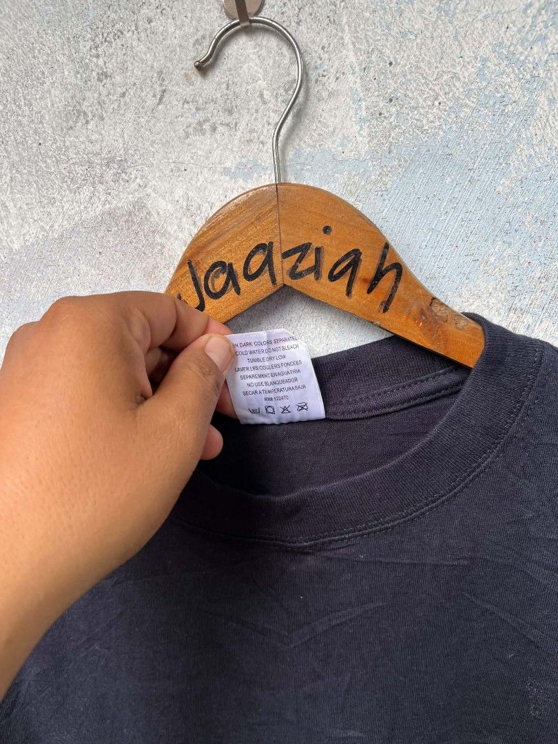 shaka (Category: Tshirts & Polo Shirts ) located in Siay. Submitted by Jaaziahthriftdumaguete (Listing ID 1464757136, Image 3). Description: Wts ❗ Shaka tee ( Navy blue) 22 width 31.5 Length brand new condition 10/10 color rate flawless Mine : 450 Free shipping fee Location Zamboanga Sibugay Mindanao.