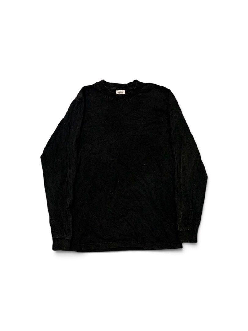 SHAKA Long Sleeve (Category: Longsleeves) located in Dagupan City. Submitted by 4kplug (Listing ID 1464696293, Image 1). Description: - Color: Solid black - Style: Long sleeve tee with classic crewneck - Fit: Classic fit - Condition: Shows gentle fading and wear along the seams - Ideal for: Everyday wear or layering.