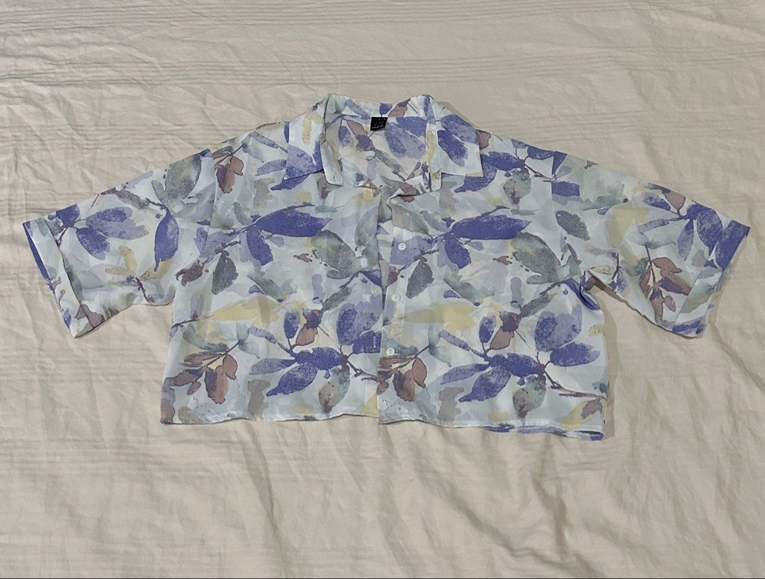 SHEIN Floral Print Button-Up Cropped Top (Category: Blouses) located in Quezon City. Submitted by gentle_le (Listing ID 1464596132, Image 1). Description: - Used 2-3x only - Lightweight button-up shirt - Relaxed fit - Short sleeves - Made from 100% Viscose - Easy to style for a casual look - Great for warmer weather Original price: ₱350+.