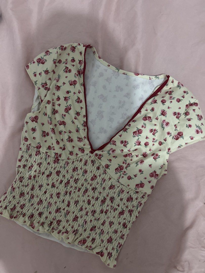 shein floral top (Category: Blouses) located in Balanga. Submitted by kristine_co (Listing ID 1464648561, Image 1). Description: size: xs to s body frame only! .