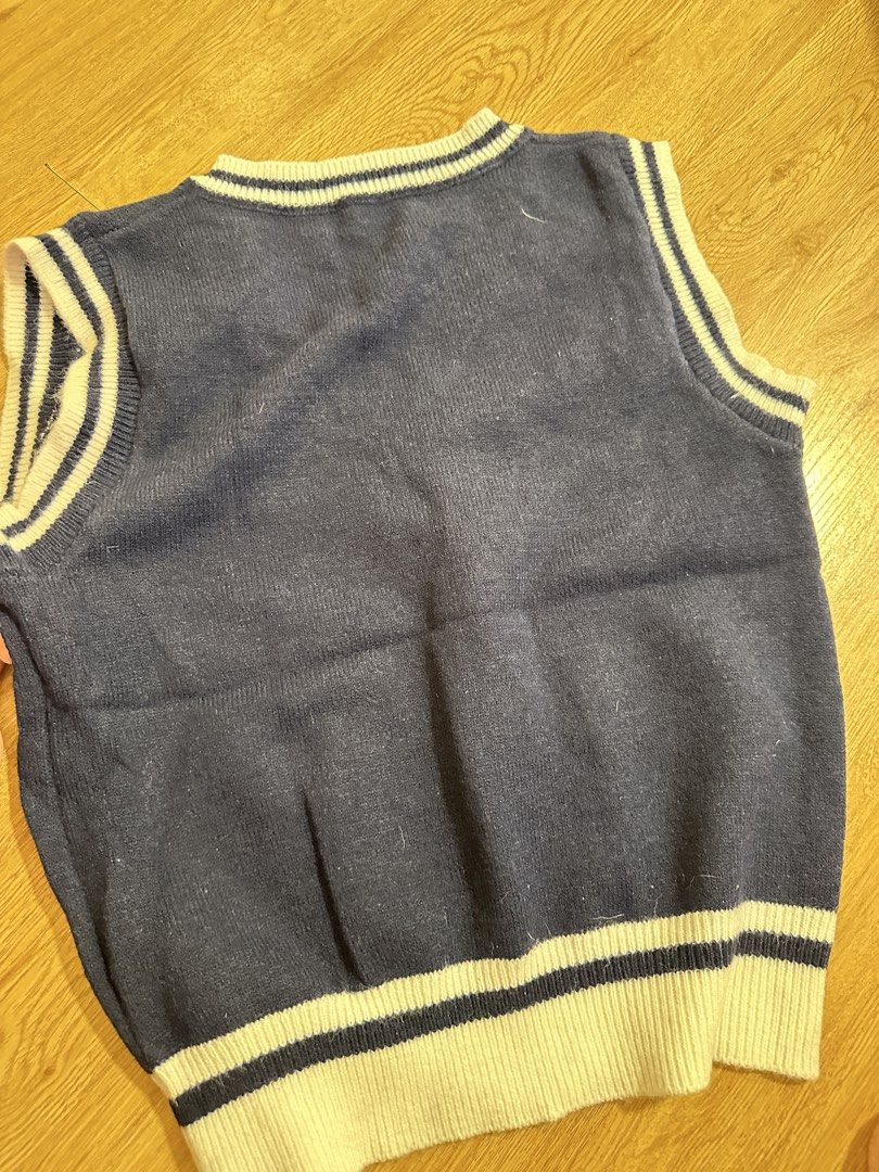 [SHEIN] knitted vest with embroidered letter (Category: Others Tops) located in Cainta. Submitted by m4tchyyy (Listing ID 1464656146, Image 2). Description: 🍀 mode of payment: gcash or bdo 🍀 mode of delivery: j&t express, ggx, or same day delivery within metro manila feel free to inquire! 🩷.