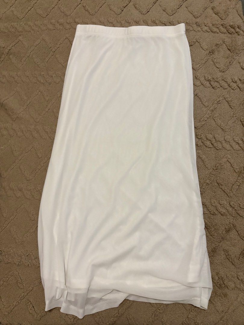 Shein Long Skirt (White) (Category: Skirts) located in Plaridel. Submitted by f.hernandez (Listing ID 1464683478, Image 1). Description: - size medium; garterized can fit 25-28 .