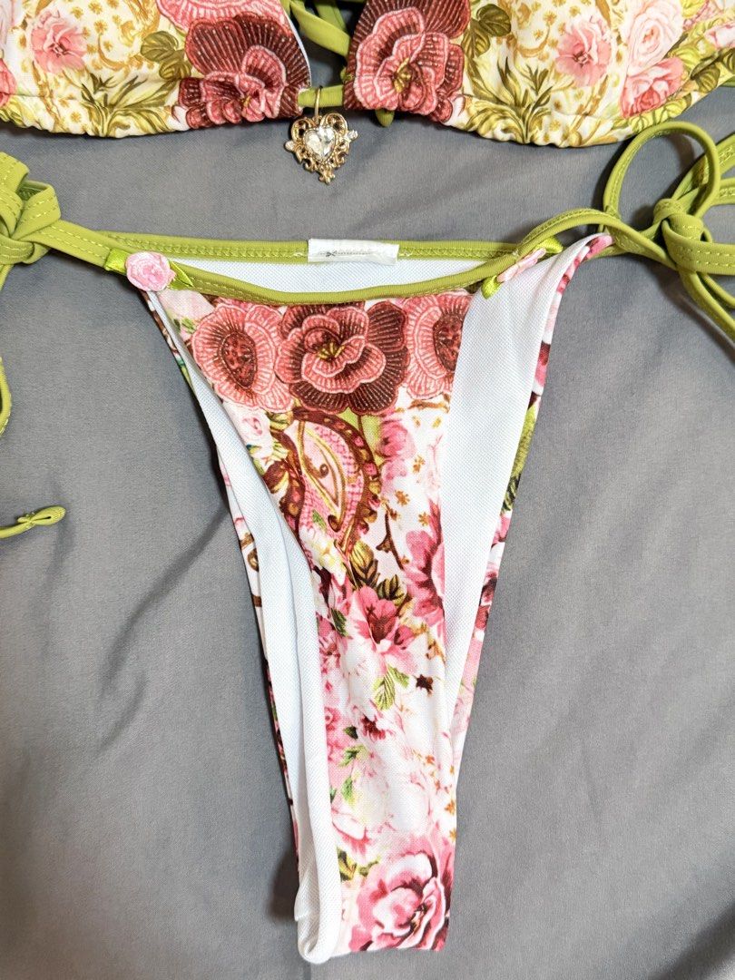 Shein Swimsuit (Category: Bikinis & Swimsuits) located in Padre Garcia. Submitted by chelle1313 (Listing ID 1464702307, Image 3). Description: Brandnew Size xs.