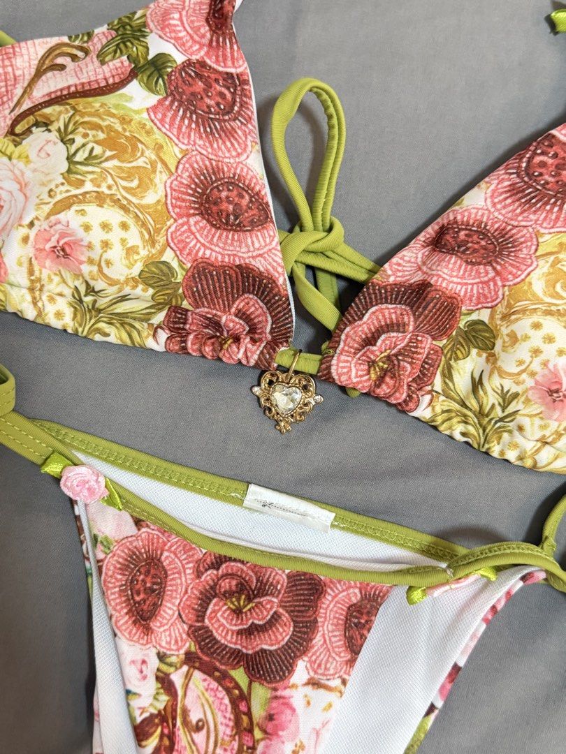Shein Swimsuit (Category: Bikinis & Swimsuits) located in Padre Garcia. Submitted by chelle1313 (Listing ID 1464702307, Image 2). Description: Brandnew Size xs.