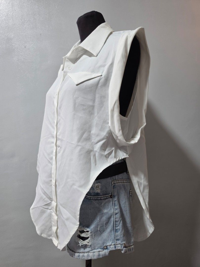 SHEIN White Button-Up Shirt Size L (Category: Shirts) located in Paranaque City. Submitted by franinnashop (Listing ID 1464643830, Image 2). Description: - SHEIN White Button-Up Shirt - Size: L (EU 40/42, US 8/10) - Simple and classic design - Versatile for casual or work outfits - Pairs well with jeans or skirts - Please check photos for condition details declutter large to xl paranaque city.