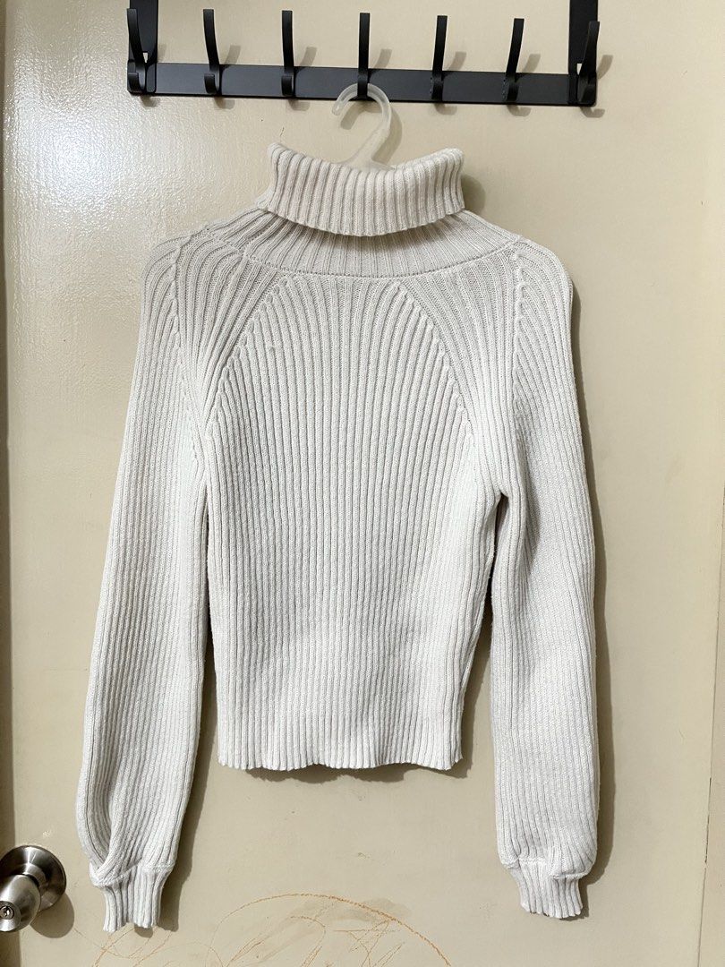 SHEIN White Turtleneck Ribbed Sweater Size S (Category: Longsleeves) located in Manila. Submitted by outtacloset (Listing ID 1464713809, Image 1). Description: - Brand: SHEIN - Color: White - Size: S (US 4, EU 36) - Material: Thick knit - Features: Ribbed turtleneck, long sleeves with fitted cuffs - Condition: Great staple piece for cooler weather - Origin: Made in China.