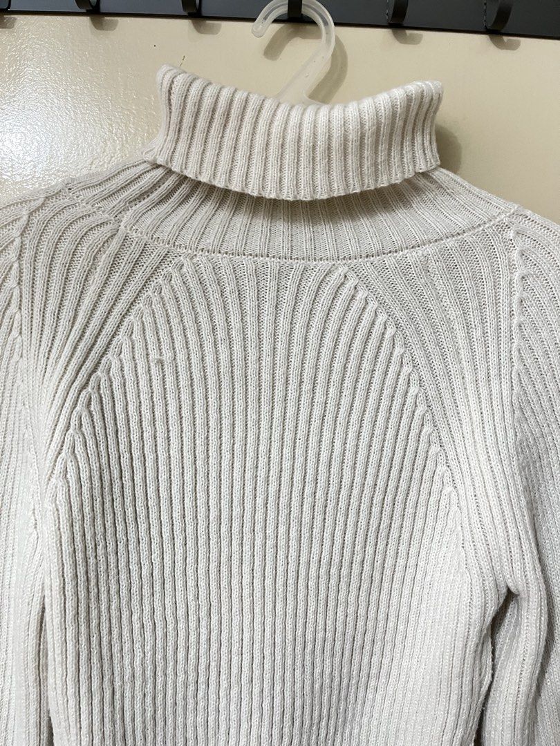 SHEIN White Turtleneck Ribbed Sweater Size S (Category: Longsleeves) located in Manila. Submitted by outtacloset (Listing ID 1464713809, Image 2). Description: - Brand: SHEIN - Color: White - Size: S (US 4, EU 36) - Material: Thick knit - Features: Ribbed turtleneck, long sleeves with fitted cuffs - Condition: Great staple piece for cooler weather - Origin: Made in China.
