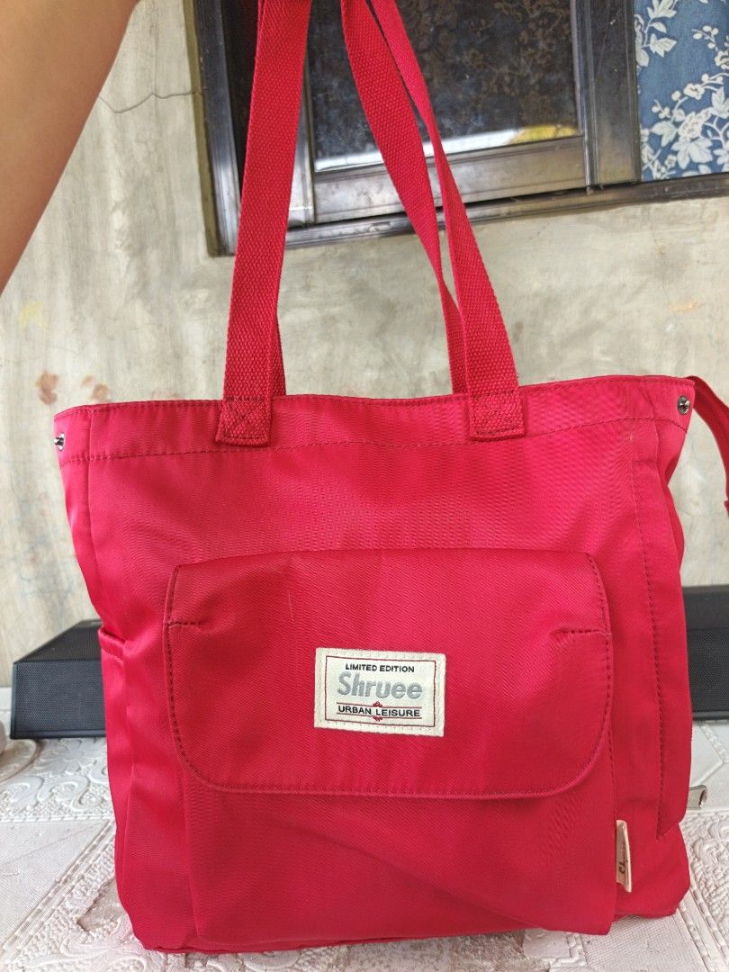 Shruee tote bag (Category: Tote Bags) located in Manila. Submitted by ukay-ukaybylyn (Listing ID 1464646069, Image 1). Description: super tibay neto promises makapal medium size pwede sya mommy's bag.