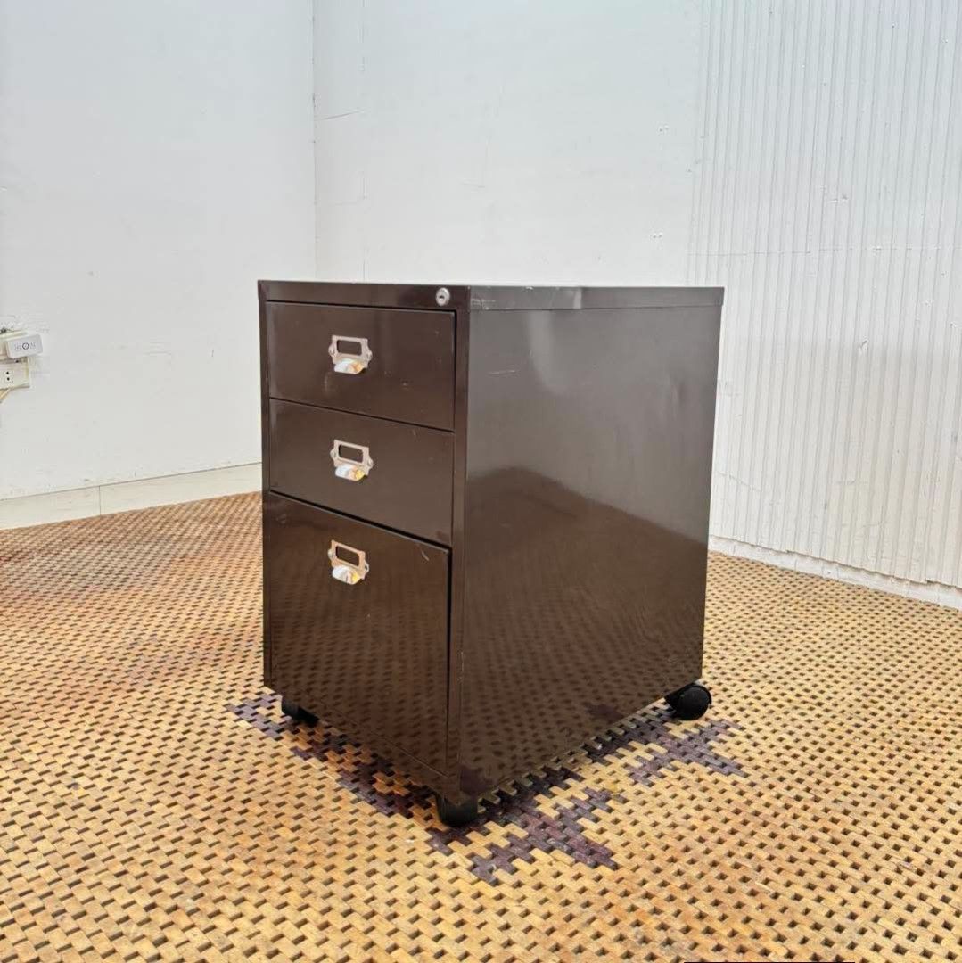Side Drawers(Steel) (Category: Shelves, Cabinets & Racks) located in Meycauayan. Submitted by marygracecasimiro (Listing ID 1464592350, Image 3). Description: Steel Pedestal Drawers / Side Drawers Price: 4,500 L16 x W19.5 x H24.5 In good condition💜.