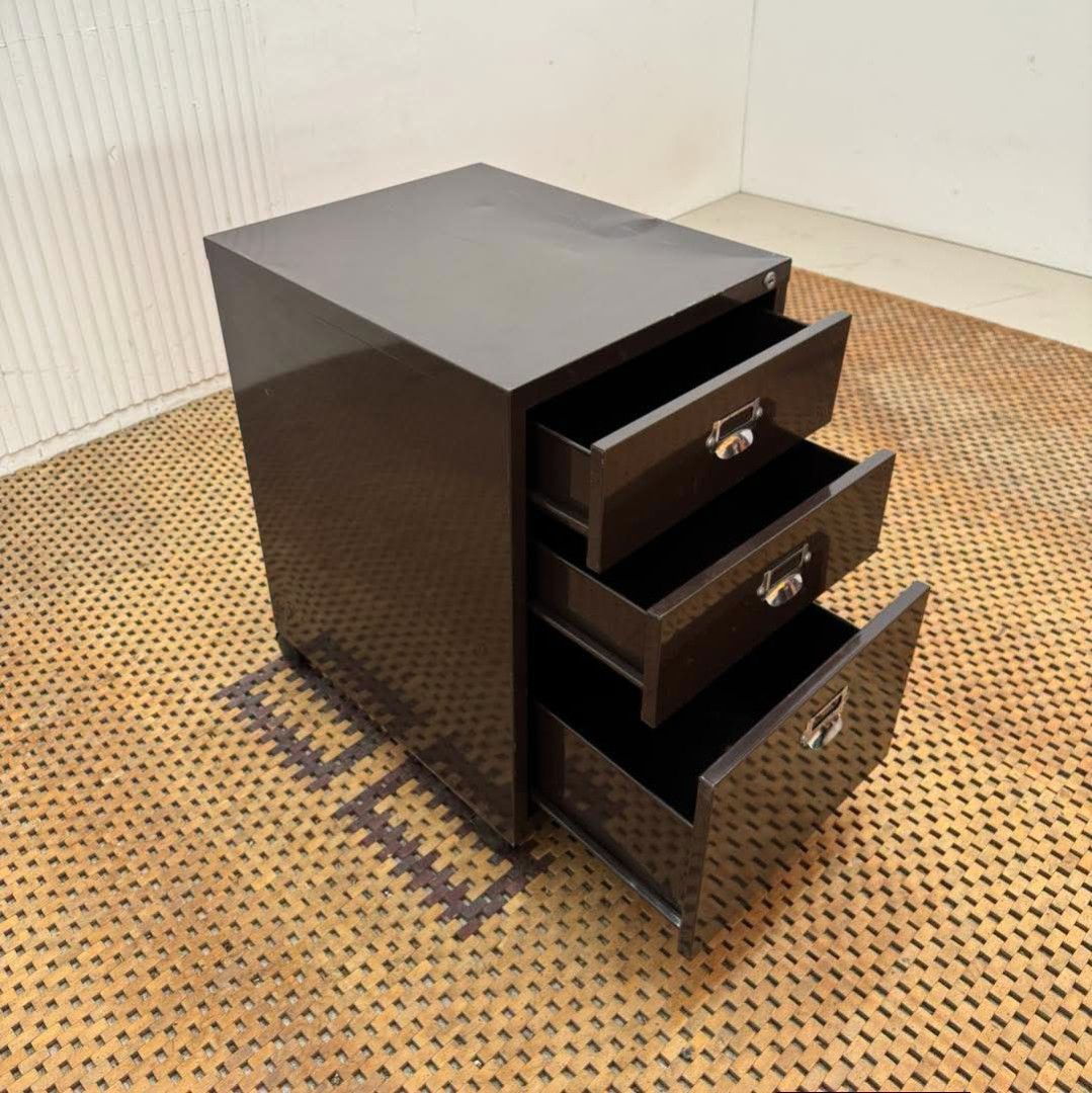 Side Drawers(Steel) (Category: Shelves, Cabinets & Racks) located in Meycauayan. Submitted by marygracecasimiro (Listing ID 1464592350, Image 2). Description: Steel Pedestal Drawers / Side Drawers Price: 4,500 L16 x W19.5 x H24.5 In good condition💜.