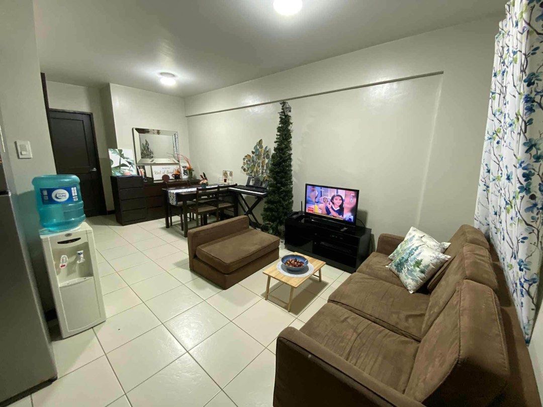 Siena Park Condo For Sale (Category: Apartments & Condos) located in Makati City. Submitted by bksambrano (Listing ID 1464737098, Image 1). Description: Siena Park Paranaque 2-Bedroom Condo For Sale Price: PHP 3,900,000 Details: - 2 Bedrooms - 1 Bathroom - Balcony - Living, Kitchen, Dining Room - Laundry Area (Roofdeck) - Semi-Furnished - Area: 54 Square Meters (with Balcony) - Amenities: Playground, Function Rooms, Gym, Pool, Lounges - Near SM B