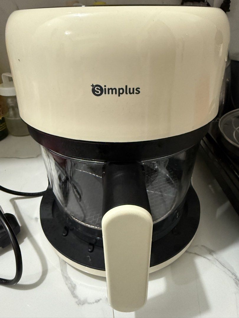 Simplus Air Fryer KQZG017 (Category: Fryers) located in Manila. Submitted by missmong13 (Listing ID 1464696328, Image 1). Description: Capacity: 3.5L Used for 2 times RFS: too big for my countertop; not enough space.
