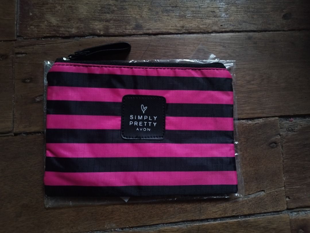 Simply Pretty Handy Pouch (Category: Purses & Pouches) located in Cavite. Submitted by plorb (Listing ID 1464590552, Image 1). Description: Simply Pretty Handy Pouch Brand: Avon Condition: New, unused ₱200.
