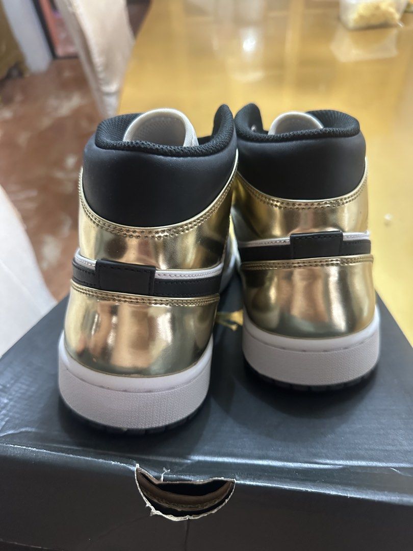 Size 12 Jordan 1 Mid Gold (Category: Sneakers) located in Bacoor. Submitted by sempenden (Listing ID 1464634477, Image 3). Description: .