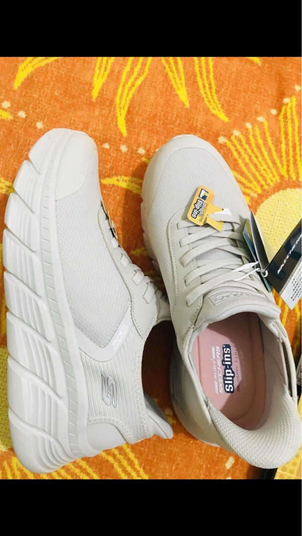 Skechers memory foam wide fit (Category: Sneakers) located in Manila. Submitted by freecat.21c0ee (Listing ID 1464578148, Image 3). Description: Original Skechers memory foam wide fit. Color White. very Comfy.