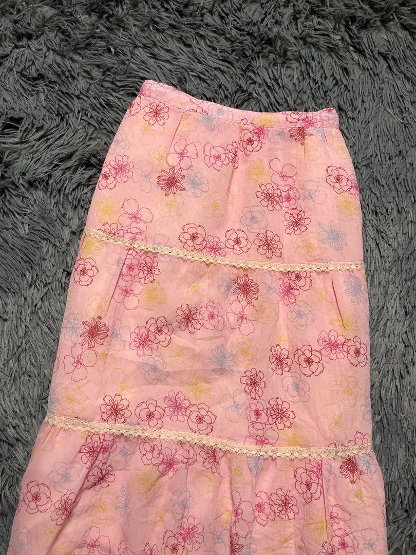 skirt (Category: Skirts) located in Lianga. Submitted by fritzie.mae.l (Listing ID 1464703609, Image 3). Description: 𝑾𝒂𝒊𝒔𝒕𝒍𝒊𝒏𝒆: 26 𝑳𝒆𝒏𝒈𝒕𝒉: 25 𝑴𝒊𝒏𝒆: 149(au).