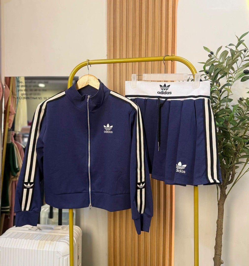 Skirt with jacket (Category: Activewear) located in Manila. Submitted by raredeer-4deb4e (Listing ID 1464673120, Image 3). Description: can fit upto xl.