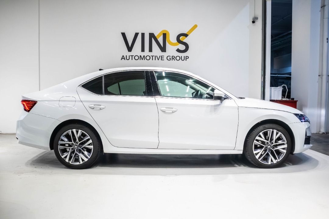 Skoda Octavia Mild Hybrid 1.5A TSI Selection Auto (Category: Used Cars) located in Singapore. Submitted by vinsautogroup (Listing ID 1464642168, Image 2). Description: Consignment Unit Vehicle Features: Fuel Efficient Mild Hybrid 1.5L 4-Cylinder 16 Valve TSI Turbocharged. 7 Speed DSG (A). 113 Bhp. 220 Torque. 0-100 km/h In 10.6 seconds. Accessories: Keyless Entry. Blind spot assist. Wireless Apple CarPlay/Android Auto. Electric tailgate. Park ass