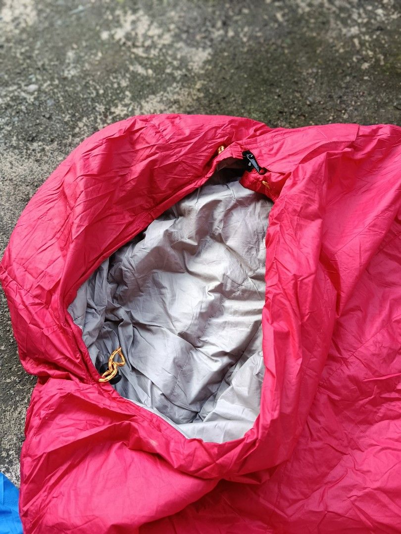 SLEEPING BAG (Category: Hiking & Camping) located in Dagupan City. Submitted by rodolfo_b (Listing ID 1464615873, Image 3). Description: NO ISSUES.