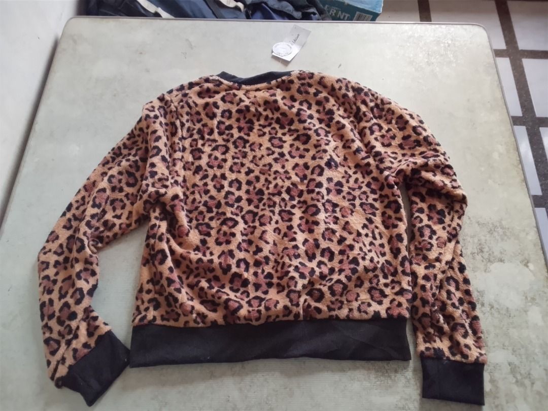 Sleepwear US BNEWTAG (Category: Undergarments & Loungewear) located in Los Banos. Submitted by mania-62906 (Listing ID 1464591785, Image 2). Description: BNewtag US Medium. Animal print.