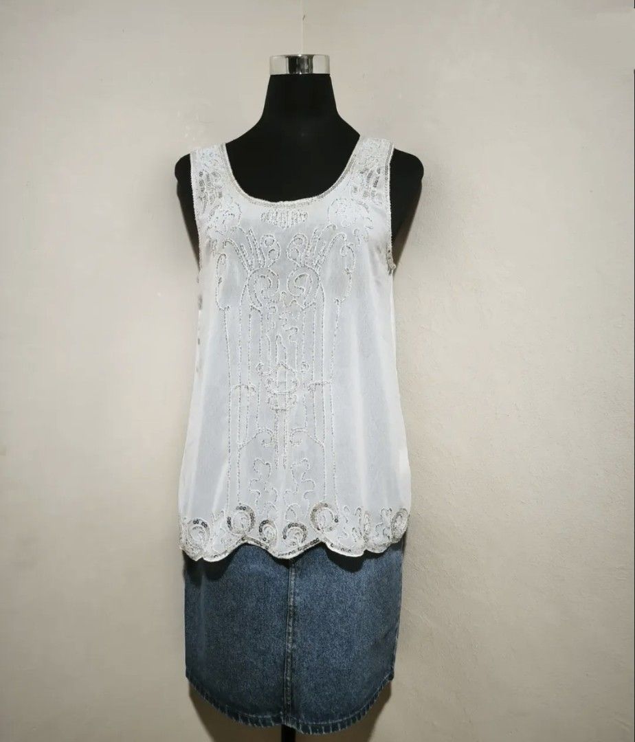 Sleeveless sequined top (Category: Sleeveless) located in Manila. Submitted by wearforce (Listing ID 1464594932, Image 1). Description: Sleeveless sequined top can fit S-M good condition no issues color rate 9/10 150 + sf.